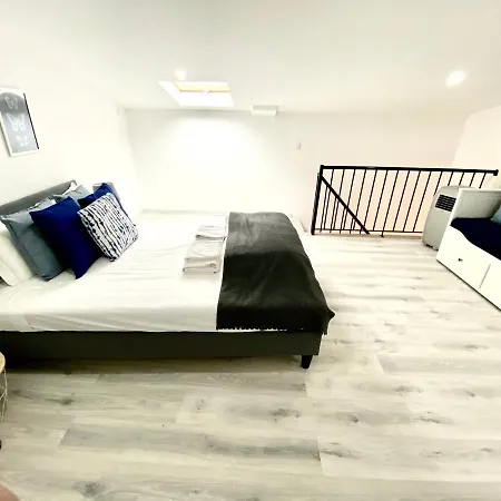 Apartment House Of Comfort Duplex A In The Center Of *