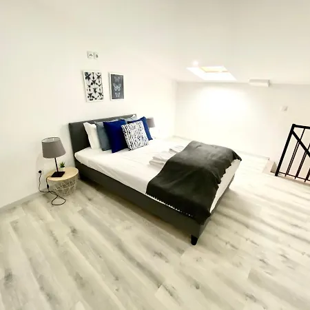 Apartment House Of Comfort Duplex A In The Center Of
